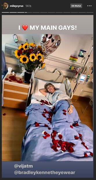 Miley Cyrus es hospitalizada y Cody Simpson le lleva serenata