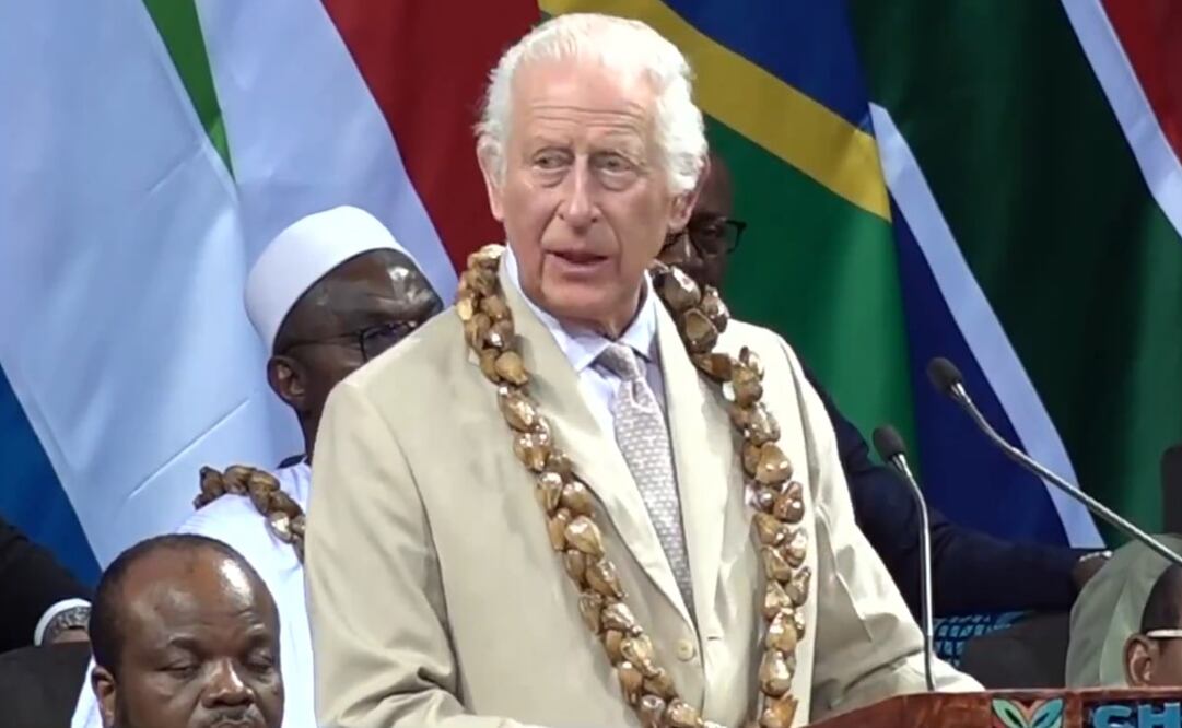 El monarca Carlos III en Apia, capital de Samoa, durante su discurso de apertura de la cumbre de la Commonwealth. Foto: X @SkyNews