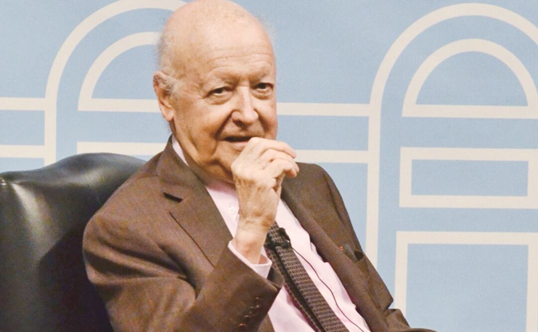 Jorge Edwards en su conferencia, ayer en la Biblioteca Nacional en Madrid. (JUAN CARLOS ROJAS. EL UNIVERSAL)