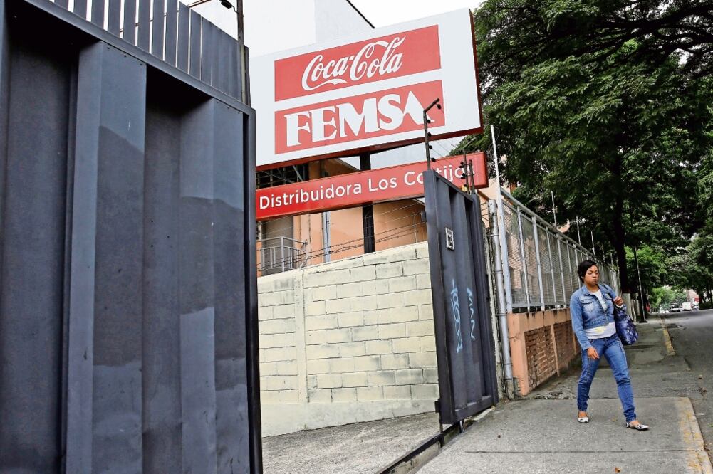 De acuerdo con el directivo de Coca Cola FEMSA, agua y bebidas saborizadas son productos resistentes a un aumento por la menor carga de ingredientes (ARCHIVO EL UNIVERSAL)