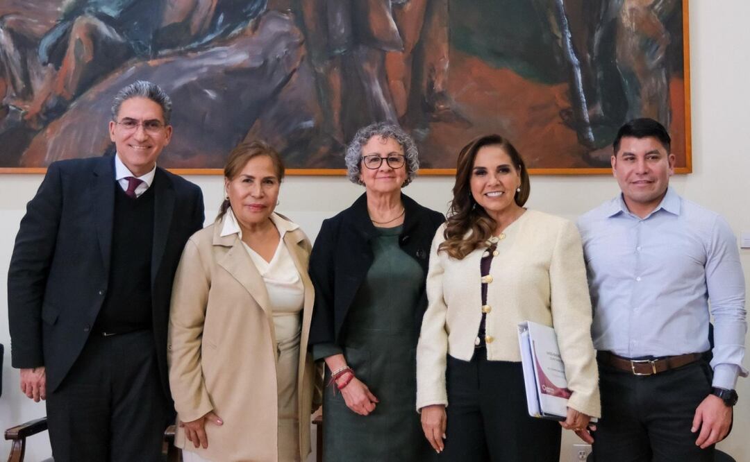 Revisa Mara Lezama proyectos de Quintana Roo con la subsecretaria de Egresos de la SHCP, Bertha Gómez Castro. Foto: Especial