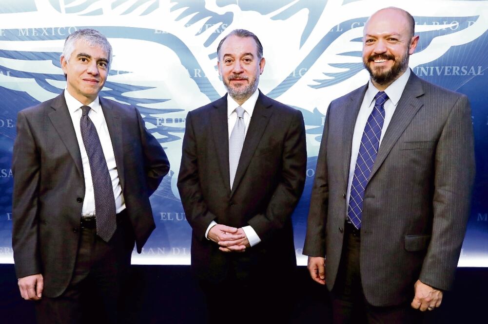 Sergio López Ayllón, director del CIDE; el procurador general de la República, Raúl Cervantes, y Roberto Ochoa, titular de Innovación Institucional de la PGR, dijeron que es necesario fortalecer el Nuevo Sistema de Justicia Penal (Fotos: JENIFER NAVA)