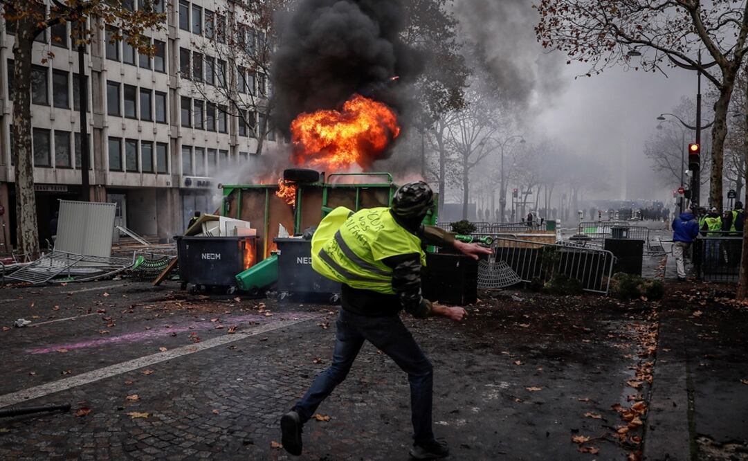 Las manifestaciones se deben al alza a los impuestos a los carburantes y para pedir un aumento del poder de compra en Francia. Foto: EFE