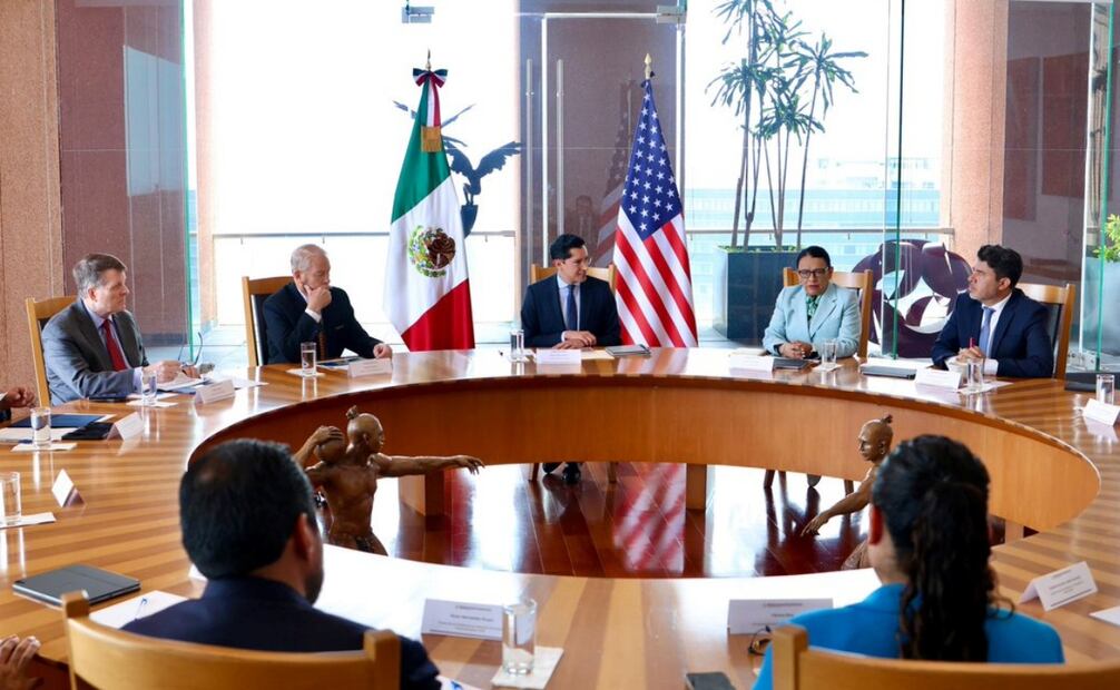 Funcionarios de México y el embajador de Estados Unidos durante la reunión en la Cancillería, donde se abordaron temas de cooperación migratoria (19/06/2026). Foto: @SRE_mx