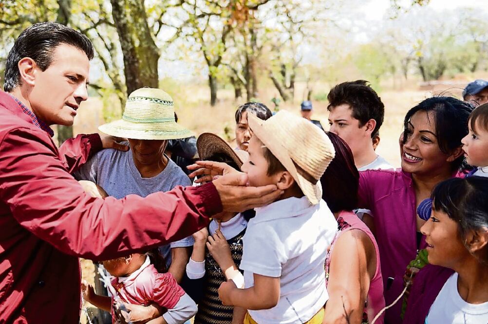 El presidente Enrique Peña Nieto inauguró el Hospital General de Tulancingo, Hidalgo, donde aseveró que su administración mantiene como prioridad la inversión en servicios básicos que la población demanda (PRESIDENCIA)