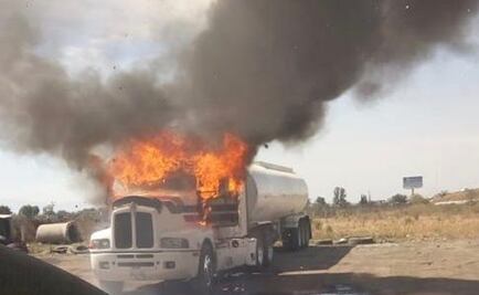Incendian pipas en Texcoco por disputa de un pozo de agua