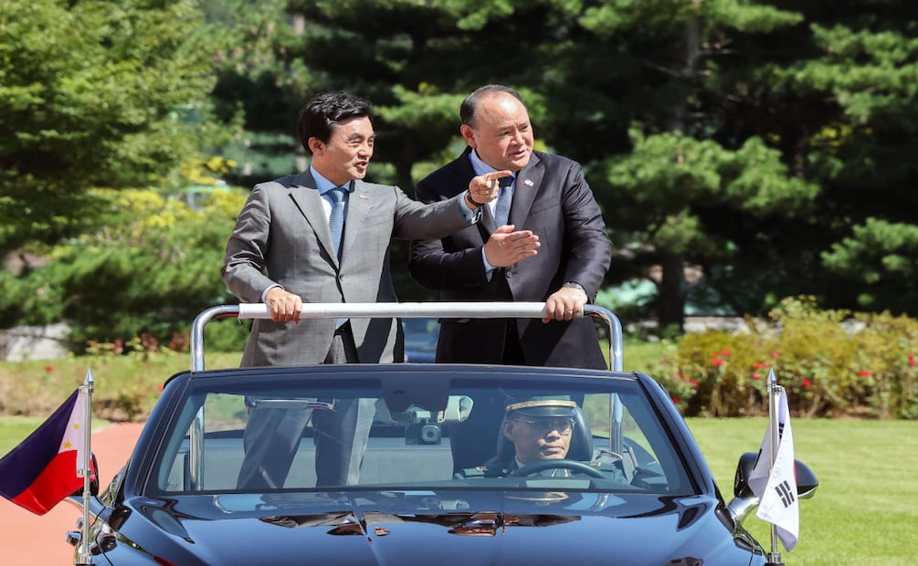 Gilberto Teodoro, secretario de Defensa filipino. Foto: AFP / Korean Defence Ministry 