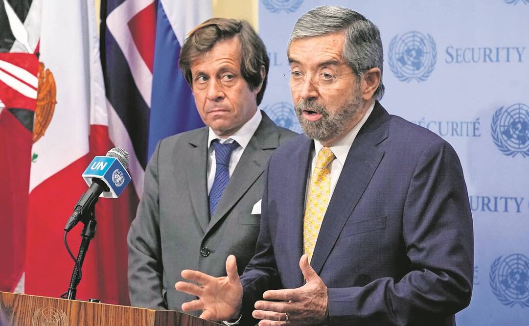 Juan Ramón de la Fuente (der.), embajador de México ante la ONU, y Nicolás de Rivière, representante francés ante el organismo internacional. Foto: Richard Drew/AP