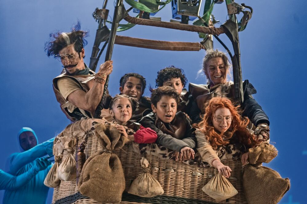 La serie, que ya puede verse en Disney+, adapta la novela de Julio Verne. Foto: Disney +