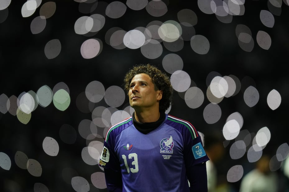 Guillermo Ochoa con la Selección Mexicana, durante la última fecha de la Fase de Grupos del Mundial de 2026 en el Estadio Ciudad de México - Foto: AP