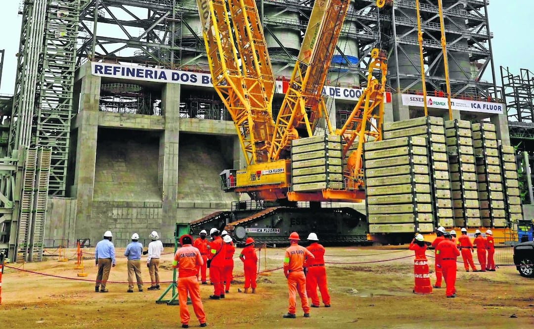 Dos Bocas va a producir 170 mil barriles de combustibles a fin de año, aseguró López Obrador. Foto: Archivo / El Universal