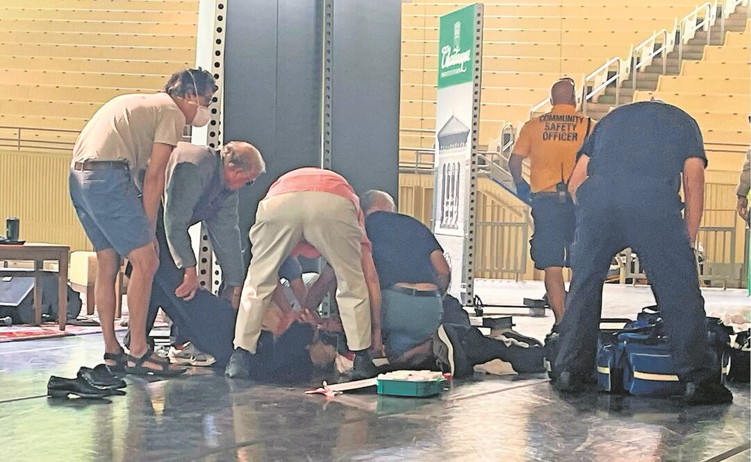 El autor de Los versos satánicos fue herido gravemente cuando se disponía a dar una conferencia en el estado de Nueva York.