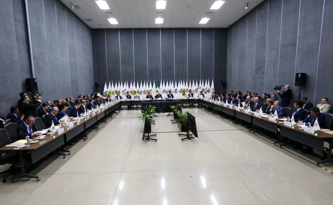 Gobernadores y el fiscal general de la República, Alejandro Gertz Manero (Foto: Twitter / @AispuroDurango)