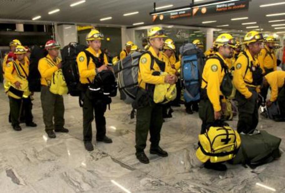 Mexicanos viajan a Canadá para apoyar en combate de incendios forestales