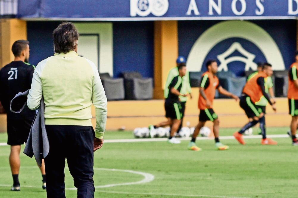 El argentino espera convencer a los jóvenes americanistas de su filosofía futbolística, que espera se note algo mañana ante los Pumas (VÍCTOR CRUZ. JAM MEDIA)