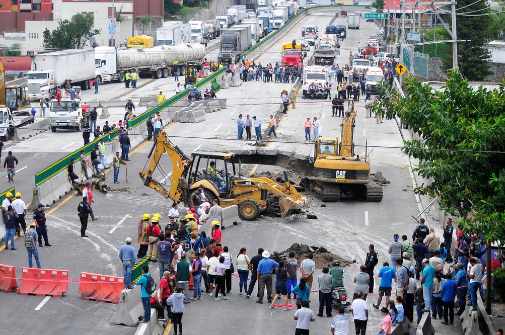 En julio 2017 dos personas murieron tras abrirse un socavón en el Paso Exprés de Cuernavaca, Morelos (ARCHIVO. EL UNIVERSAL)
