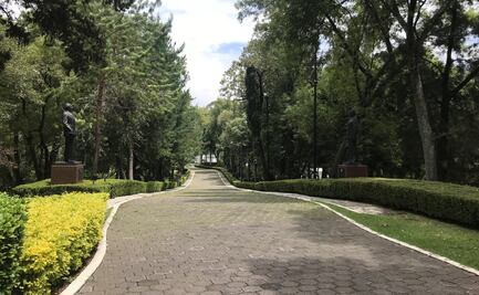 “No va a ayudar en nada”, dice AMLO sobre estatua de Calderón que piden retirar de Los Pinos 