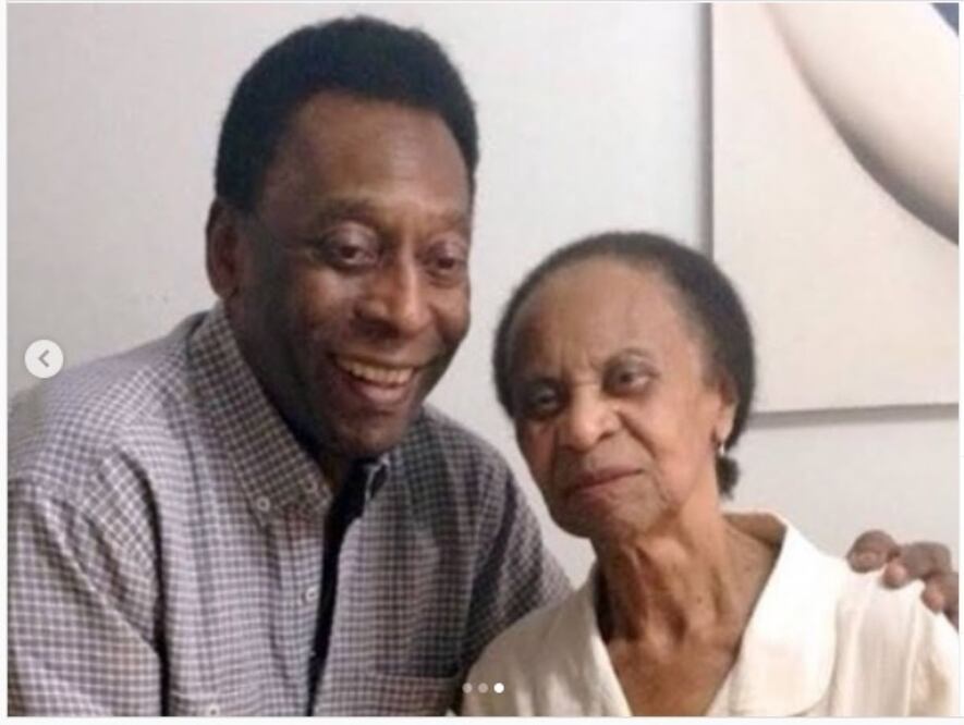 Pelé con su madre, Doña Celeste. Foto: Instagram