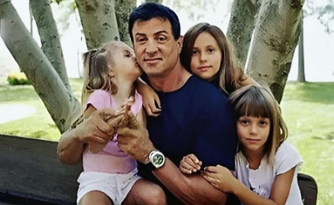 Sylvester Stallone y sus hijas. Fuente: Instagram @officialslystallone