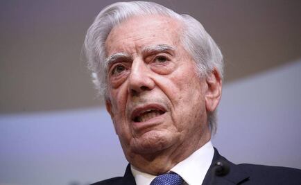 Vargas Llosa visita la casa de Tolstói en Rusia