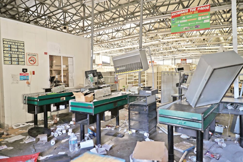 El pasado 4 de enero, varias tiendas departamentales y comercios en el Estado de México fueron vandalizadas como protesta por el alza de las gasolinas. (ARCHIVO EL UNIVERSAL)