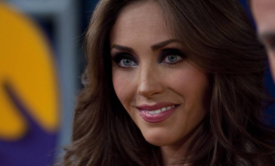 Anahí sufre problemas en un oído, está en shock y espera recuperarse antes del inicio de la gira de RBD.