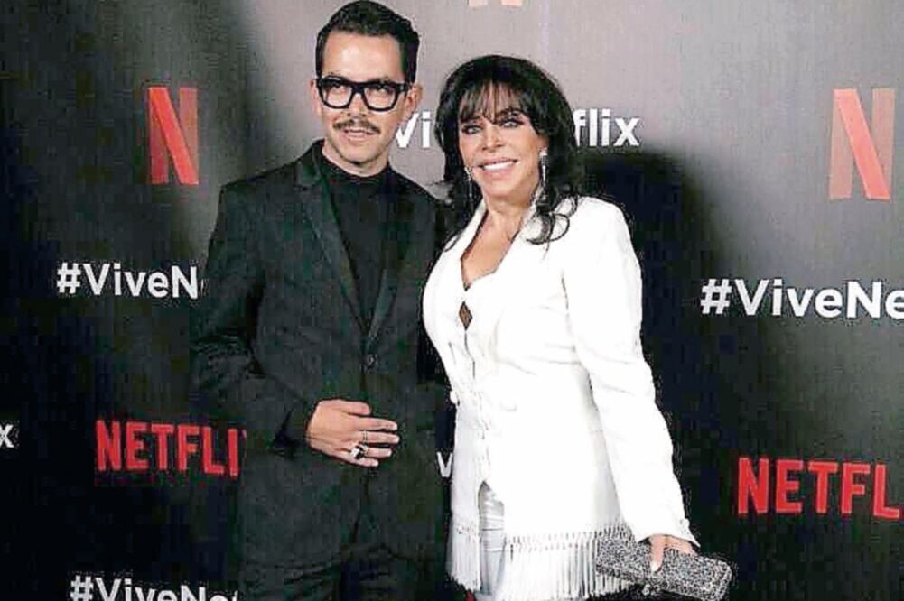 Manolo Caro afirma que una de sus tareas es tener cómoda a la actriz. FOTO: TWITTER