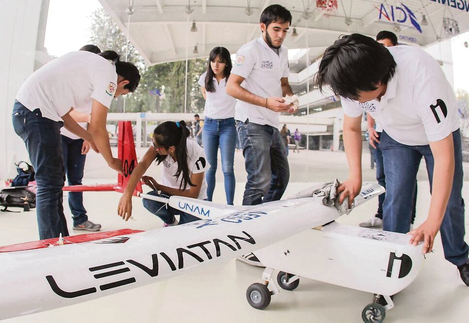 El "Leviatán" pesa seis kilos y puede cargar hasta cinco kilogramos; mide 2.35 metros de largo por 2.75 de ancho y tiene una altura de 0.85 metros; puede volar durante siete minutos cuando lleva carga y hasta 20 minutos sin ella. (CORTESÍA COMUNICACIÓN S)