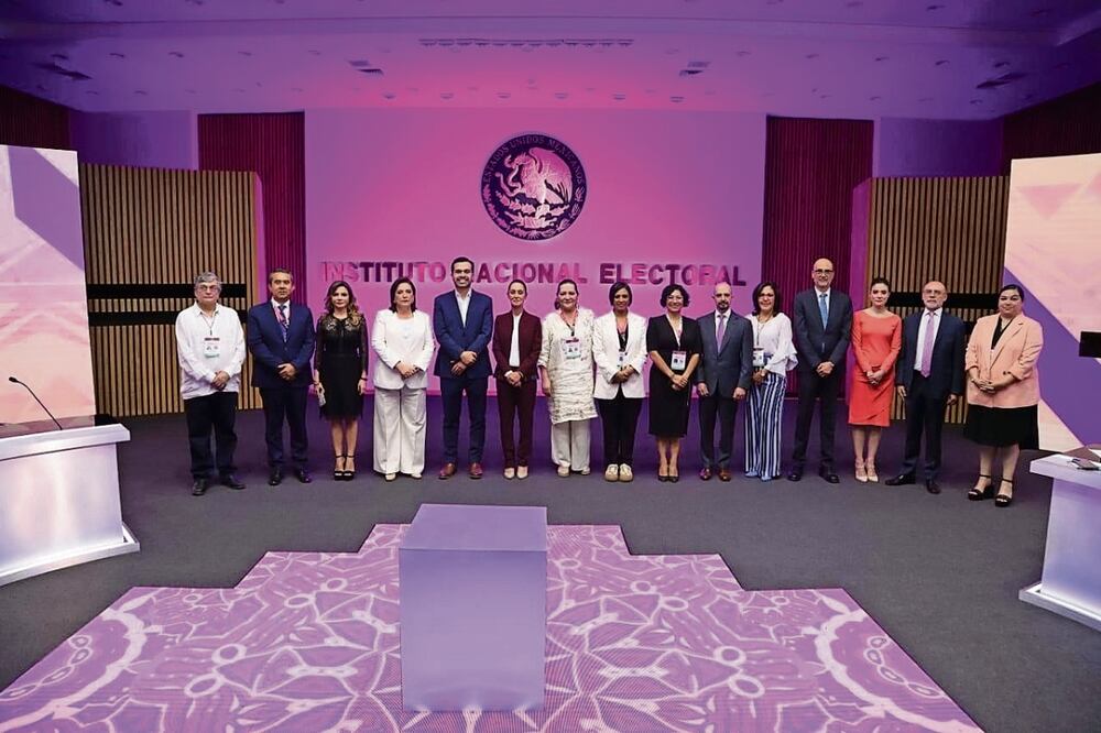 En el ring, una fue la ruda, la otra la técnica Foto: INE