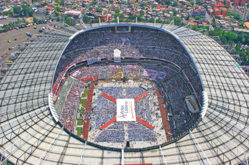 Oneroso cierre. La renta del Estadio Azteca representa casi la mitad de lo que López Obrador ha gastado en la campaña. Foto: ARCHIVO EL UNIVERSAL