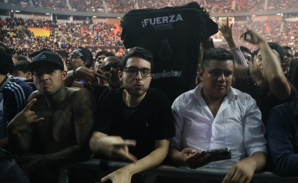 Fans de varias edades disfrutando de Molotov. Foto: Carlos Odín / EL UNIVERSAL