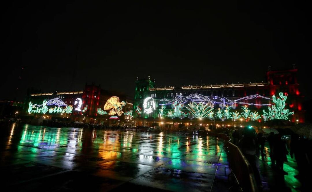 Foto: Valente Rosas/EL UNIVERSAL/ El alumbrado decorativo fue elaborado por 111 trabajadores del Gobierno de la Ciudad de México, de los cuales 60 cuentan con más de 25 años de servicio.