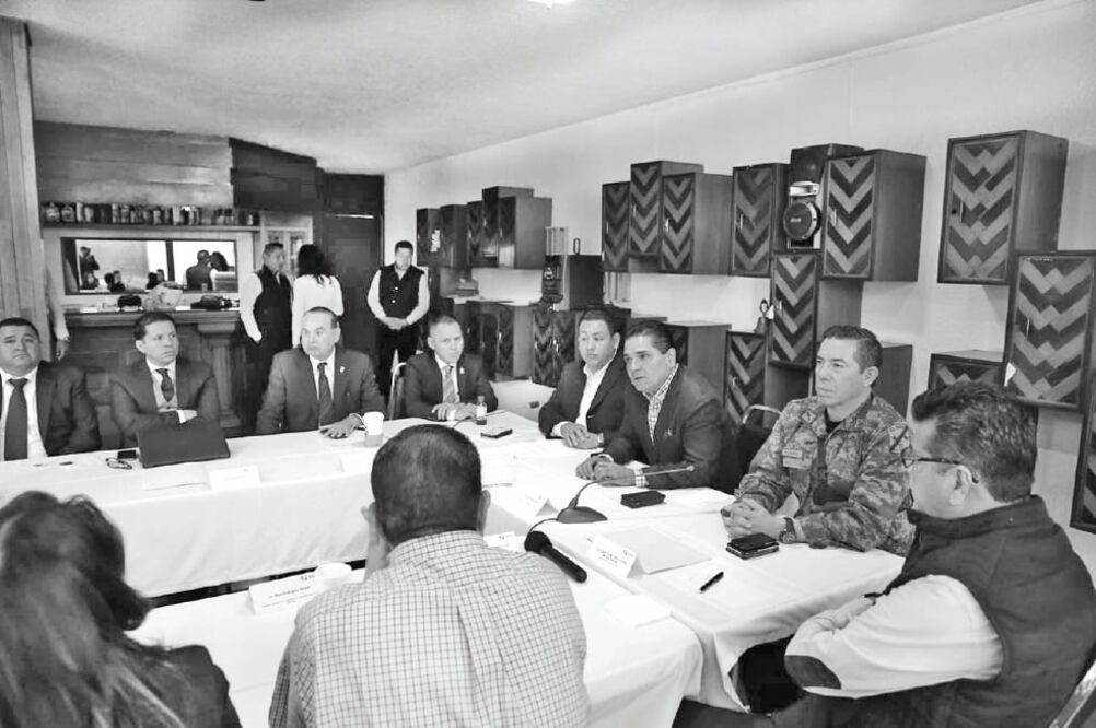 El gobernador Silvano Aureoles se reunió ayer con el Grupo de Coordinación Michoacán y el Consejo Ciudadano para el Desarrollo Integral. (Cortesía)