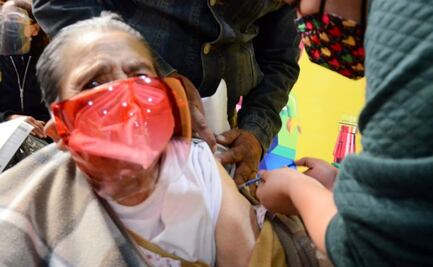 Vacunación contra Covid-19 de adultos mayores ¿A qué apellidos les toca este lunes en Tláhuac, Xochimilco e Iztacalco?