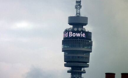 Londres despide a Bowie con mensaje en una torre