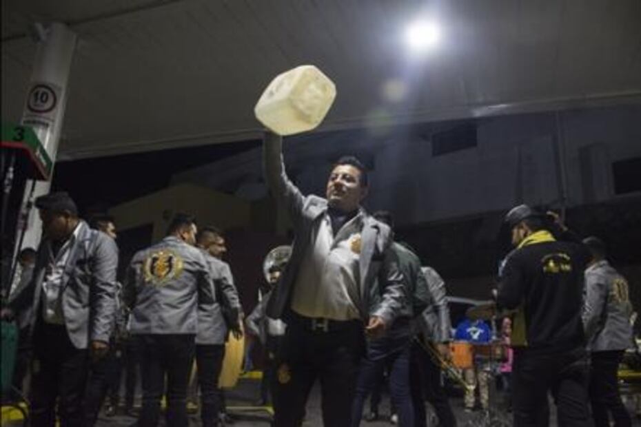 Piden más presentaciones a la "banda de la gasolina"