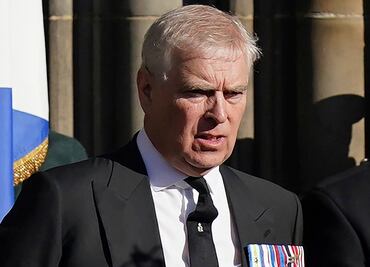 Joven que llamó "viejo enfermo" al príncipe Andrés es acusado formalmente de alterar el orden público