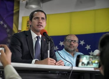 Guaidó llama "cínico" a Maduro por proponer elecciones parlamentarias adelantadas