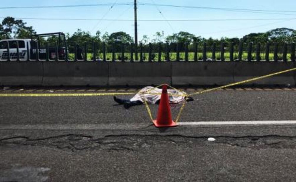 Muere hondureño al caer de vehículo en el que viajaba