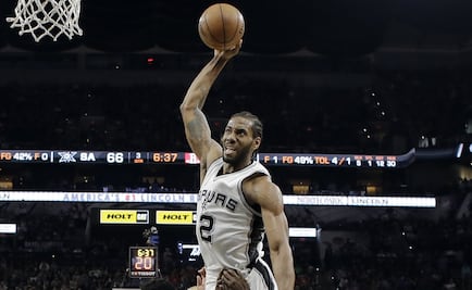 Kawhi Leonard está de vuelta con Spurs