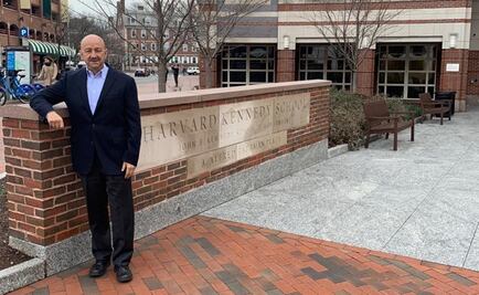 Ex presidente Salinas charla con estudiantes de Harvard