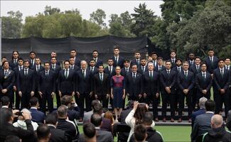 Claudia Sheinbaum abandera a la Selección Mexicana previo a su debut en la Copa del Mundo 2026: La patria confía