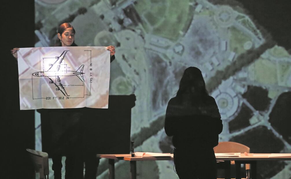 Las actrices Lucero Arreola y Nora Hernández, en la representación de la obra. Foto: Fernanda Rojas / EL UNIVERSAL