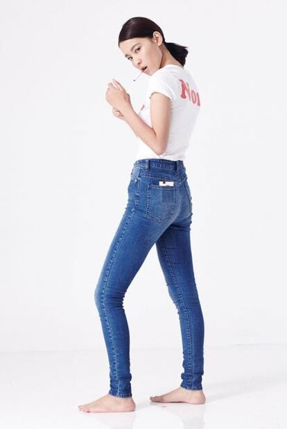 Eiza González arrasa con playera feminista en Instagram