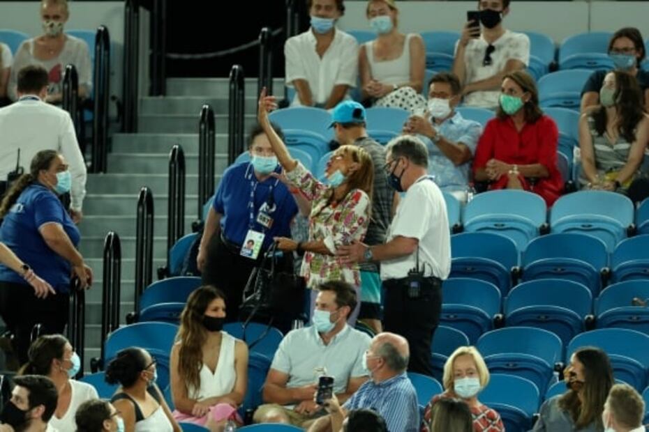 Aficionada le pinta dedo a Rafael Nadal en el Australian Open