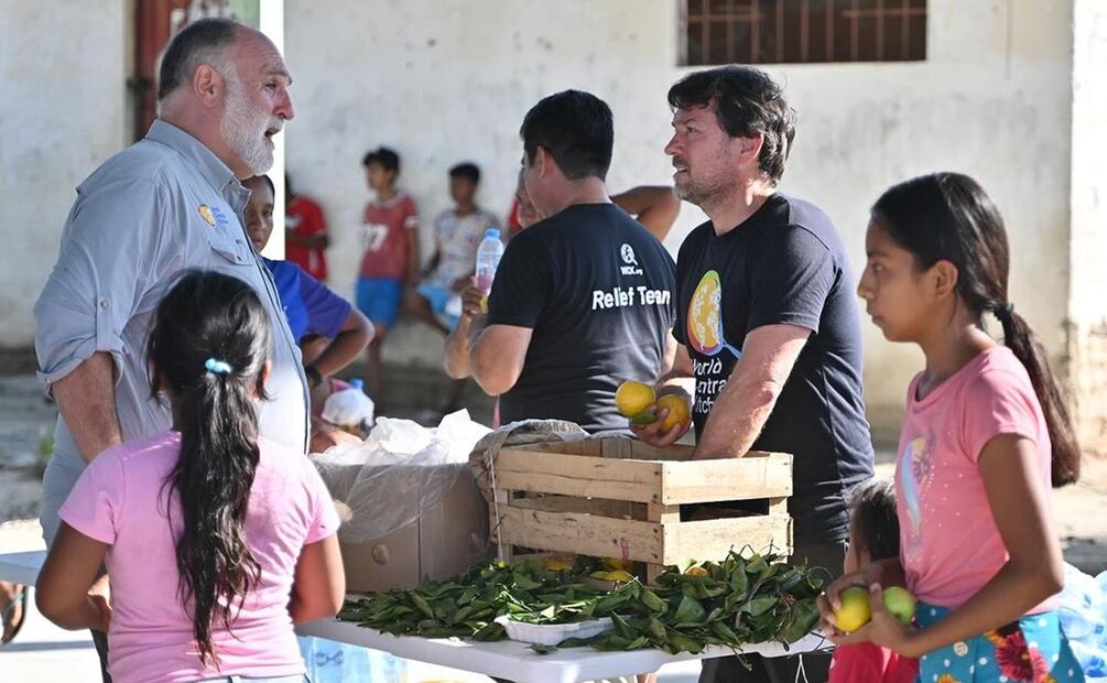 Acciones del chef Eduardo Palazuelos y WCK en Acapulco. Foto: Instagram