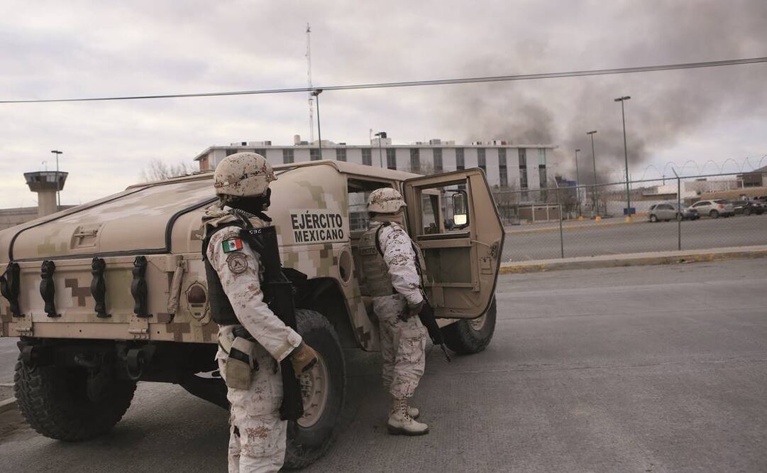 Los disturbios en el Cereso iniciaron cuando hombres armados llegaron y abrieron fuego contra oficiales de seguridad. Foto: Christian Torres. el universal