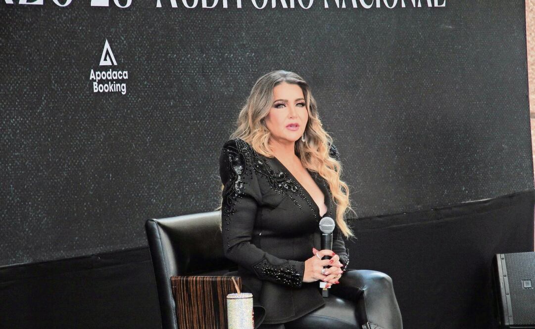 La cantante Alicia Villareal, durante una conferencia de prensa que ofreció, para anunciar su presentación en el Auditorio Nacional, esta tarde en este recinto de la Ciudad de México. Foto: CLASOS