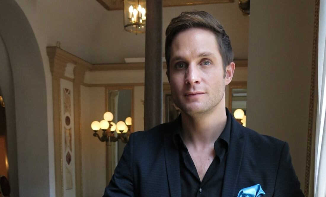 El músico Paco de María recibió de Juan Gabriel el tema "Enamórate", con el que inició su carrera profesional. Foto: AP