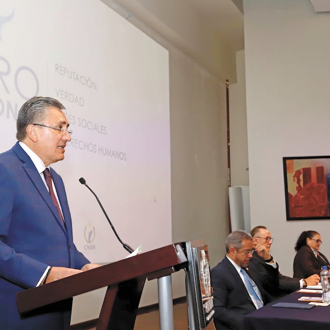 Luis Raúl González Pérez, presidente de la Comisión Nacional de los Derechos Humanos, comentó que en redes sociales se ha dado el fenómeno de debilitar la calidad moral de las personas con ataques personales. BERENICE FREGOSO. EL UNIVERSAL 